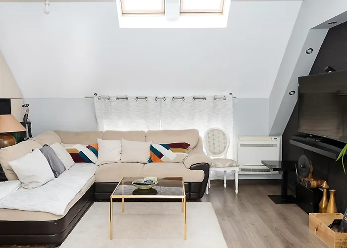 Modern 2-level With Balcony In By Flat Mаnager 아파트