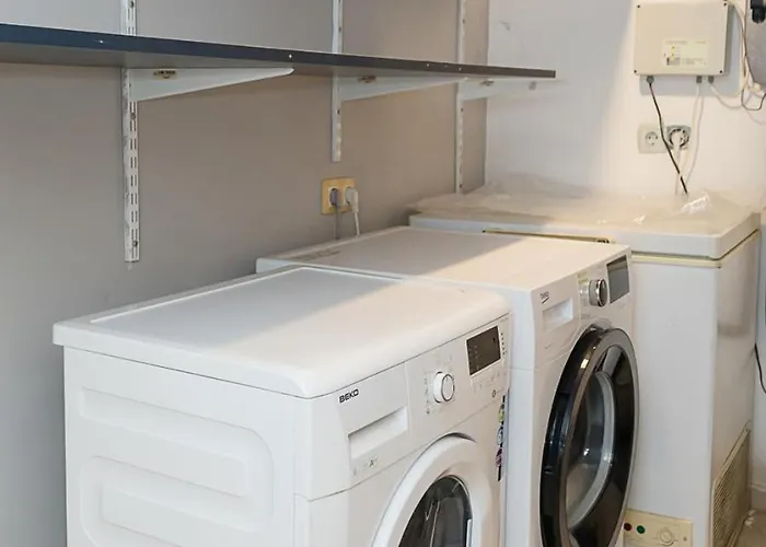 Modern 2-level With Balcony In By Flat Mаnager 아파트 바르나